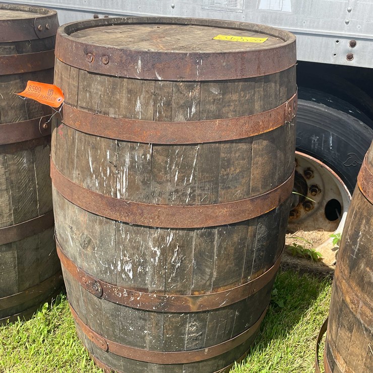 #8599 • Wood Barrel