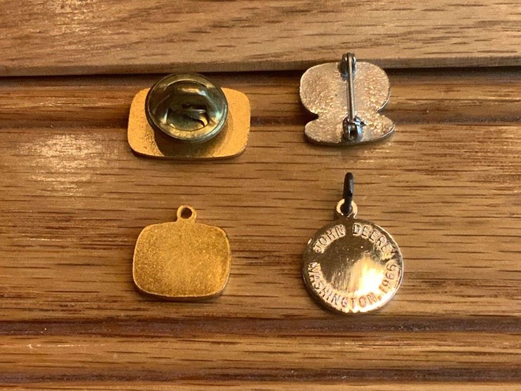 (4)-john-deere-pins-+-charms-image-2
