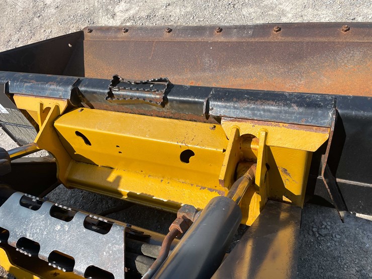 2012-deere-326d-image-21