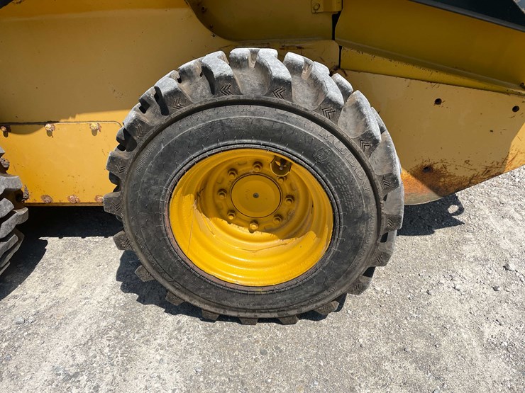 2012-deere-326d-image-16