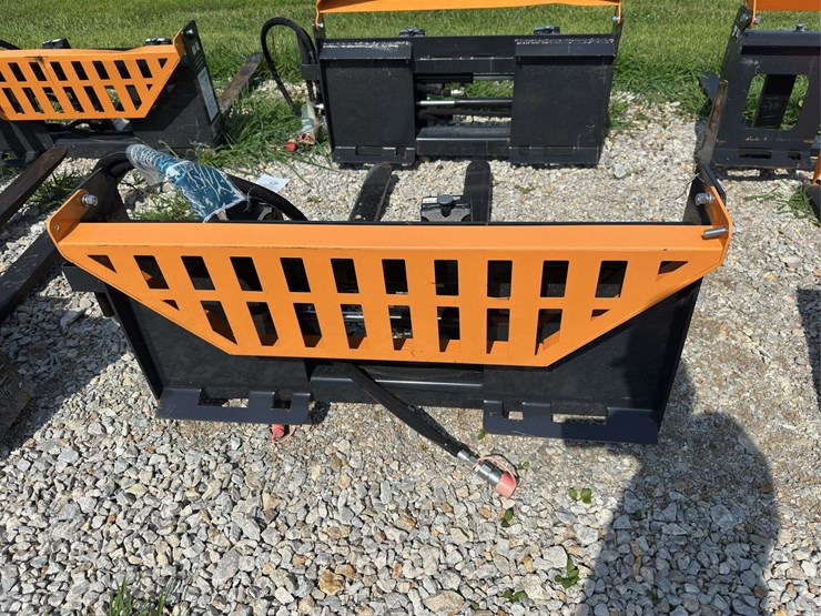 hydrualic-skid-steer-fork-attachment-image-4