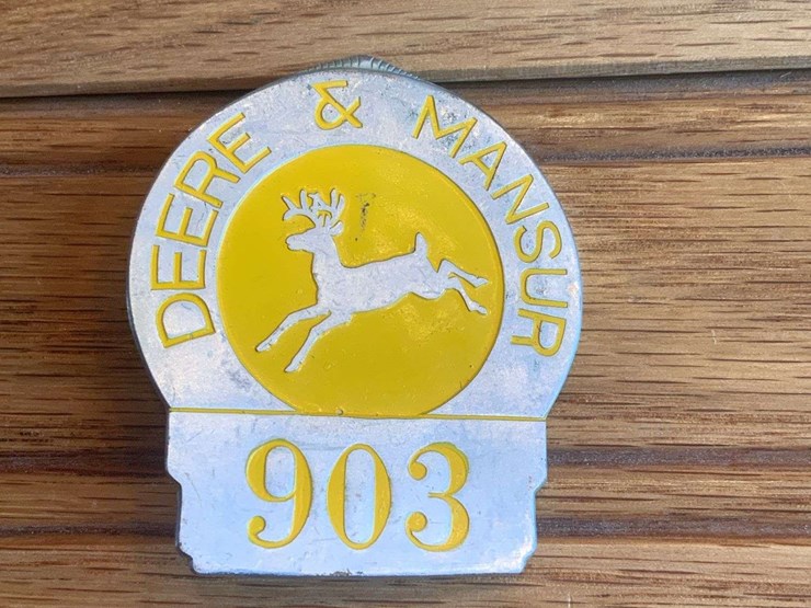deere-&-mansur-employee-badge-image-1