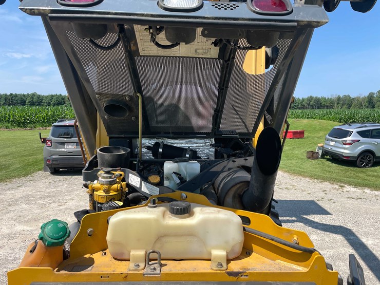 2012-deere-326d-image-35
