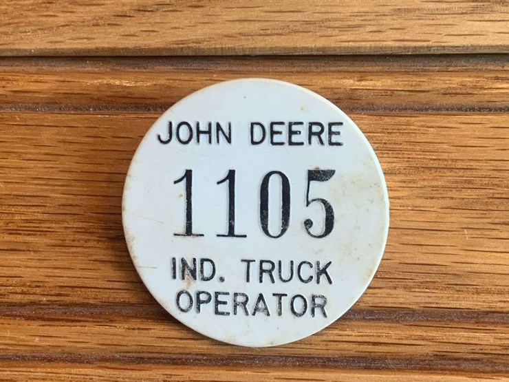 john-deere-industrial-truck-operator-badge-image-1