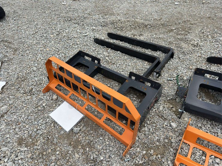 skid-steer-fork-attachment-image-1