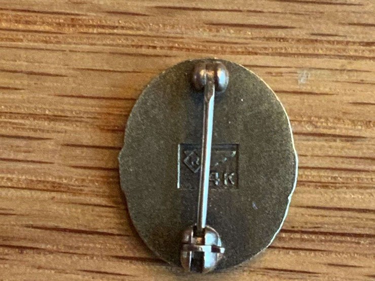 (2)-john-deere-25-year-service-pins-image-3