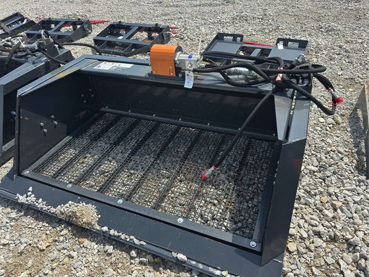 skid-steer-screening-bucket-attachment-image-1