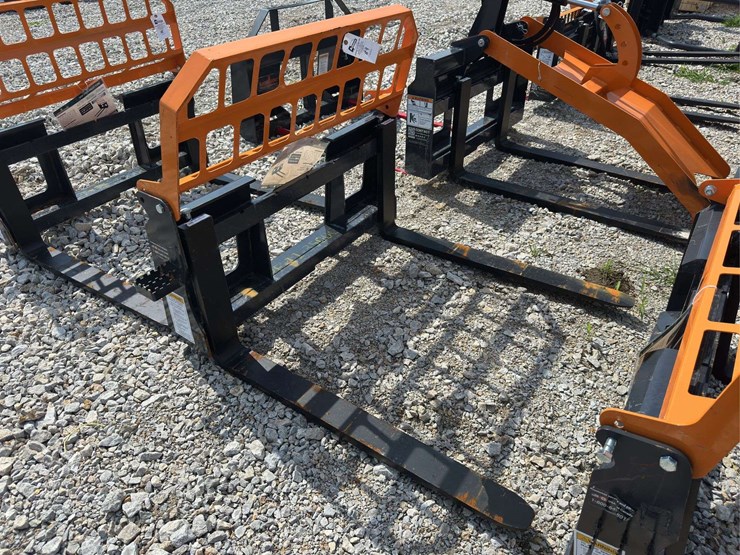 skid-steer-fork-attachment-image-1