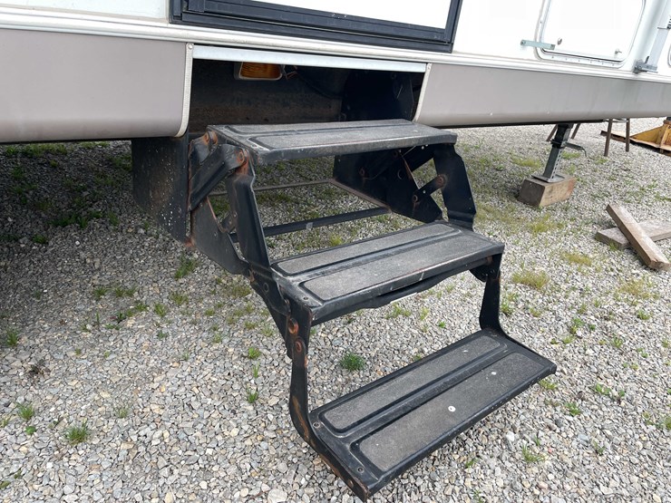 #8570-•-sierra-27'-gooseneck-camper-(has-wi-title)-image-20