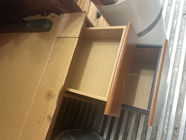 #10810-•-(2)-desks-image-12