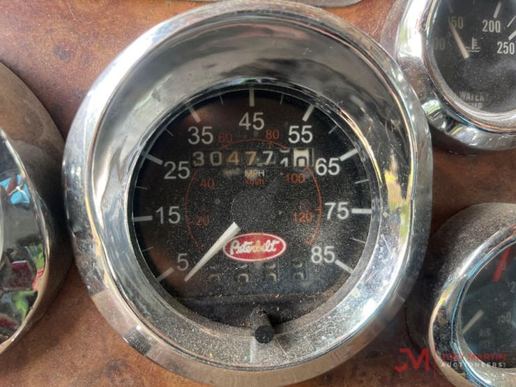 2004-peterbilt-379-image-14
