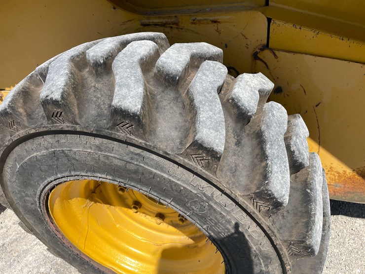 2012-deere-326d-image-17