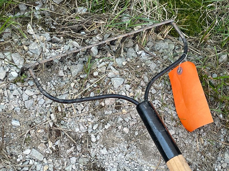 #8590-•-(4)-gardening-tools-image-8