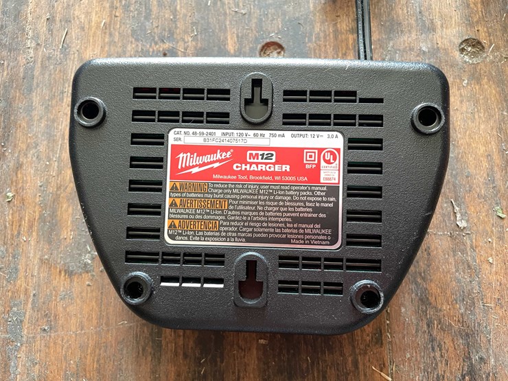 #10762-•-milwaukee-battery-charger-image-3