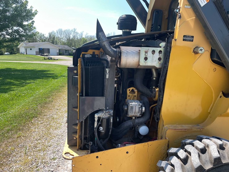 2012-deere-326d-image-29