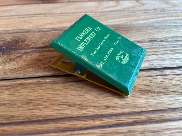 john-deere-metal-clip-image-2
