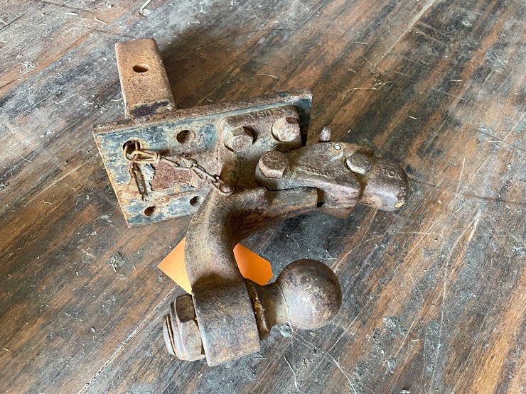 #10791-•-pintle-hitch-image-4