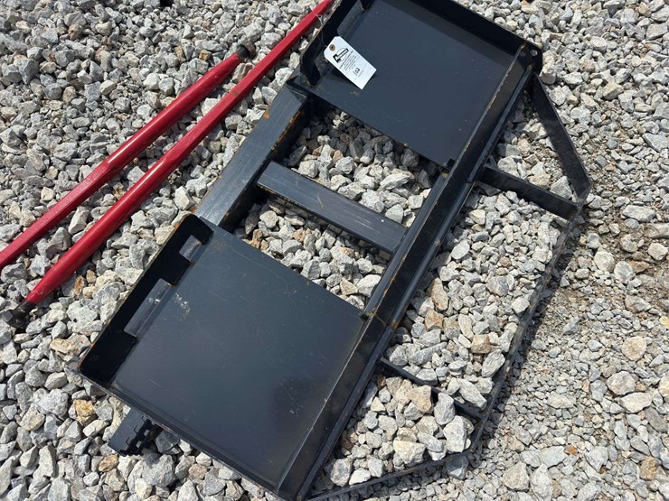 skid-steer-bale-spear-attachment-image-2