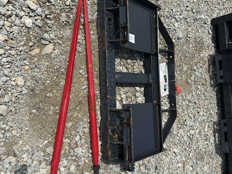 skid-steer-bale-spear-attachment-image-1
