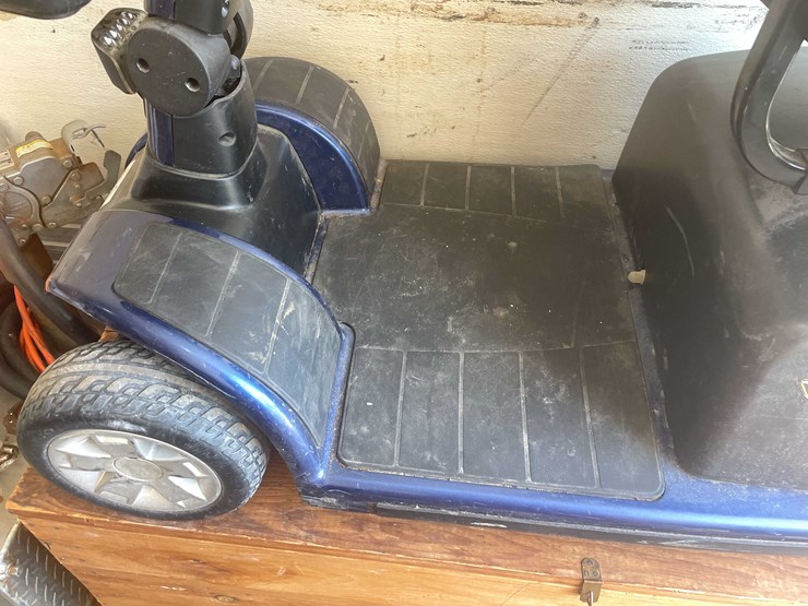 #8578-•-pride-electric-wheelchair-(st)-image-12