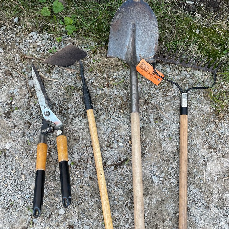 #8590 • (4) Gardening Tools