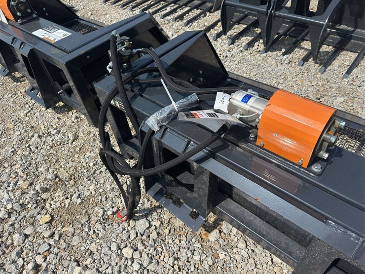 skid-steer-screening-bucket-attachment-image-3
