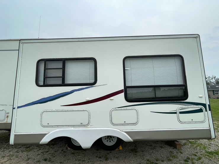 #8570-•-sierra-27'-gooseneck-camper-(has-wi-title)-image-11