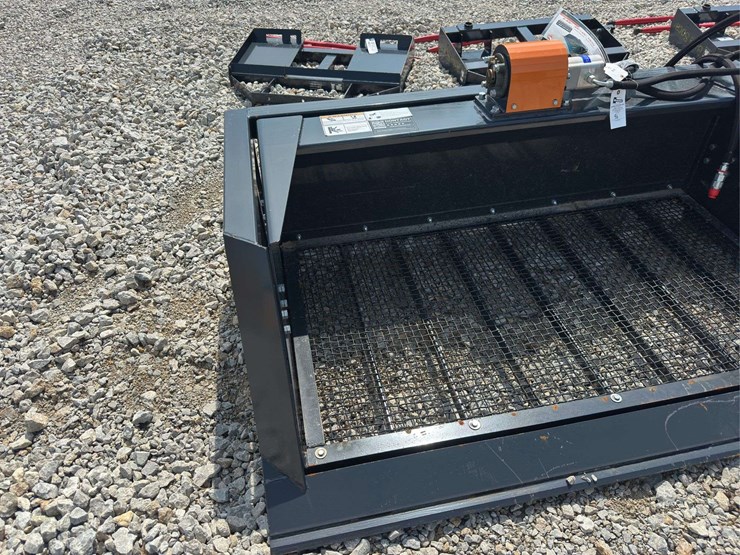 skid-steer-screening-bucket-attachment-image-2