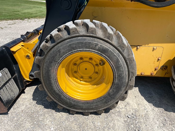 2012-deere-326d-image-10
