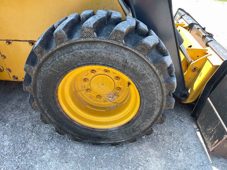 2012-deere-326d-image-12