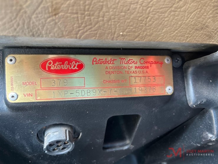 2004-peterbilt-379-image-19