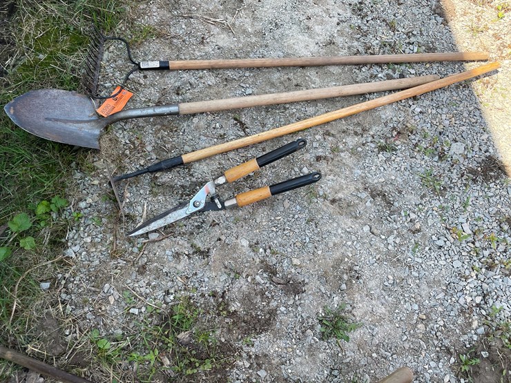 #8590-•-(4)-gardening-tools-image-2