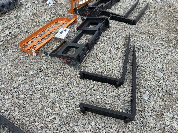 skid-steer-fork-attachment-image-5
