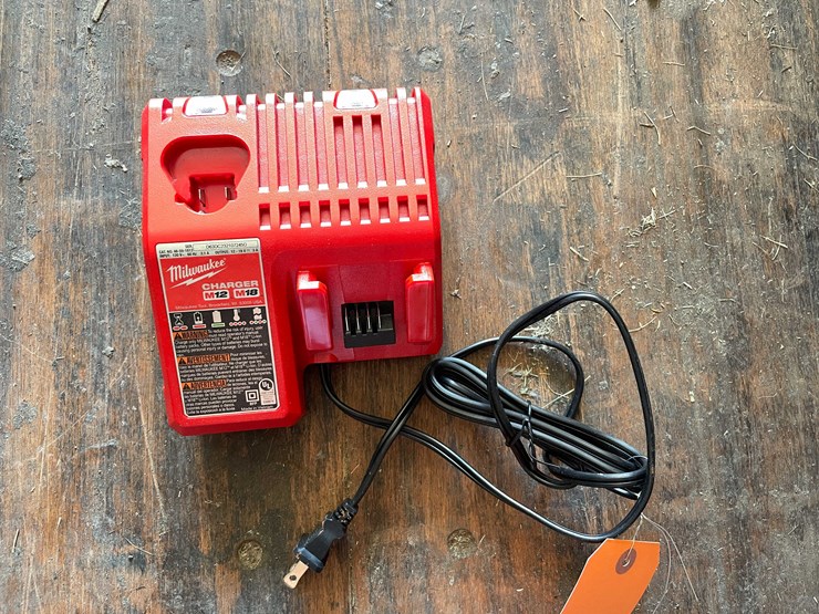 #10765-•-milwaukee-battery-charger-image-1