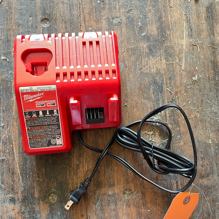 #10765 • Milwaukee Battery Charger