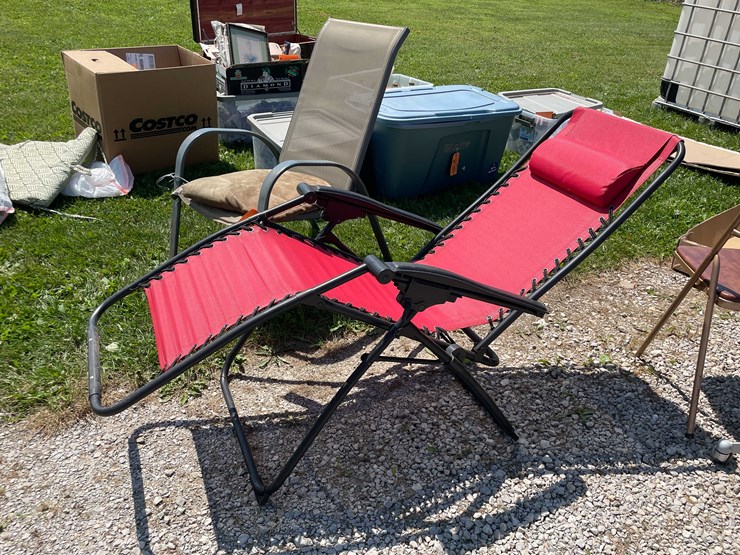 #8603-•-(2)-outdoor-chairs-and-chair-cushions-image-4