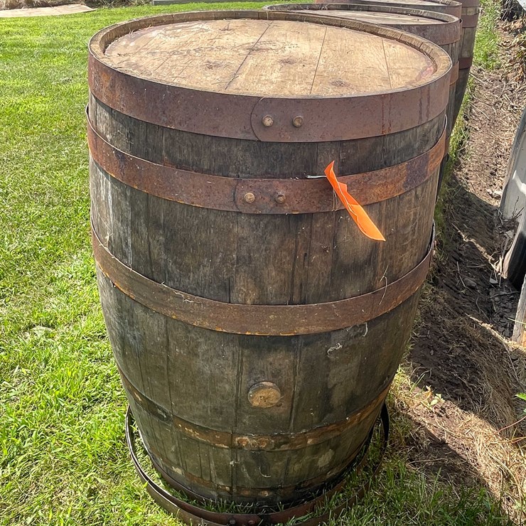 #8597 • Wood Barrel