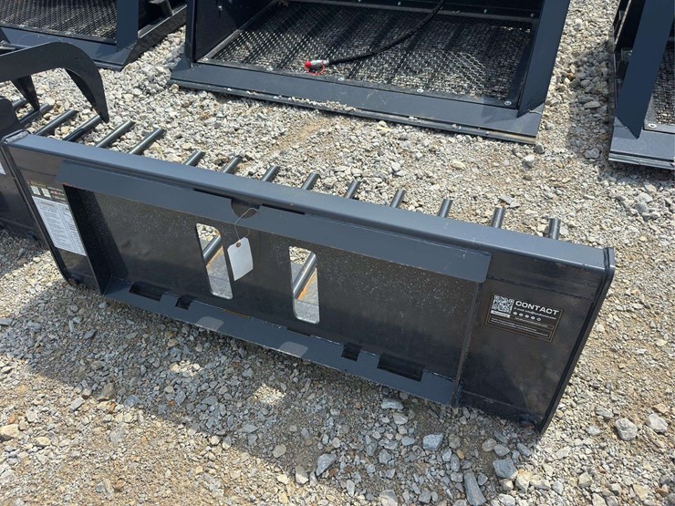 skid-steer-x-treme-manure-fork-attachment-image-3