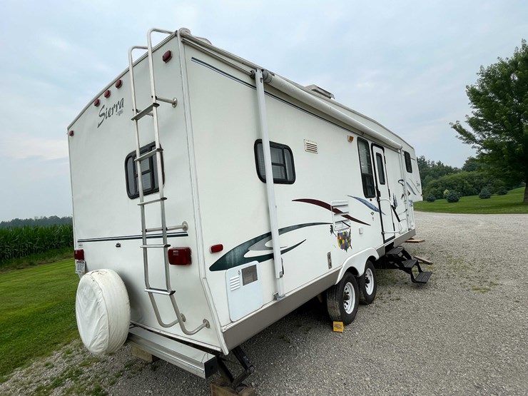#8570-•-sierra-27'-gooseneck-camper-(has-wi-title)-image-15