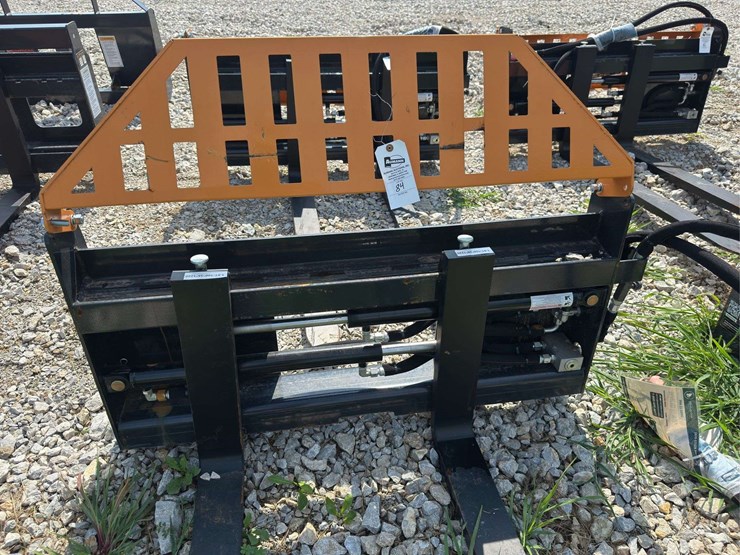 hydraulic-skid-steer-fork-attachment-image-2