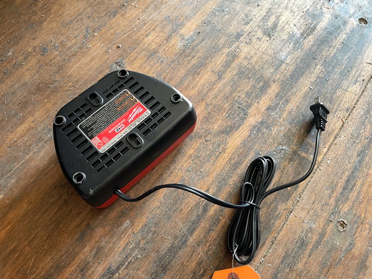 #10763-•-milwaukee-battery-charger-image-7