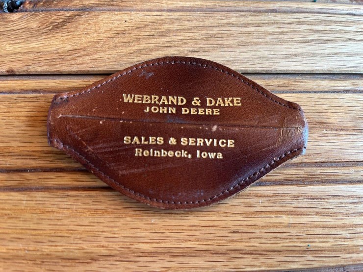 john-deere-leather-coin-purse-image-1