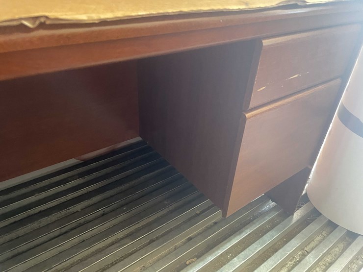 #10810-•-(2)-desks-image-15