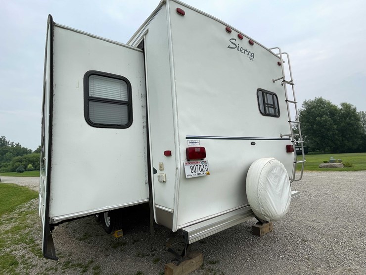 #8570-•-sierra-27'-gooseneck-camper-(has-wi-title)-image-13