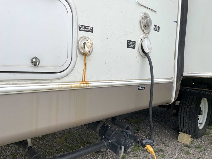 #8570-•-sierra-27'-gooseneck-camper-(has-wi-title)-image-6