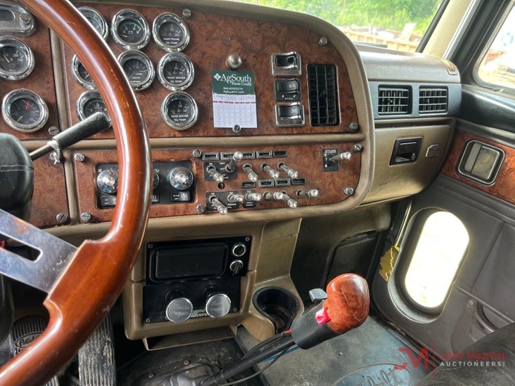 2004-peterbilt-379-image-10