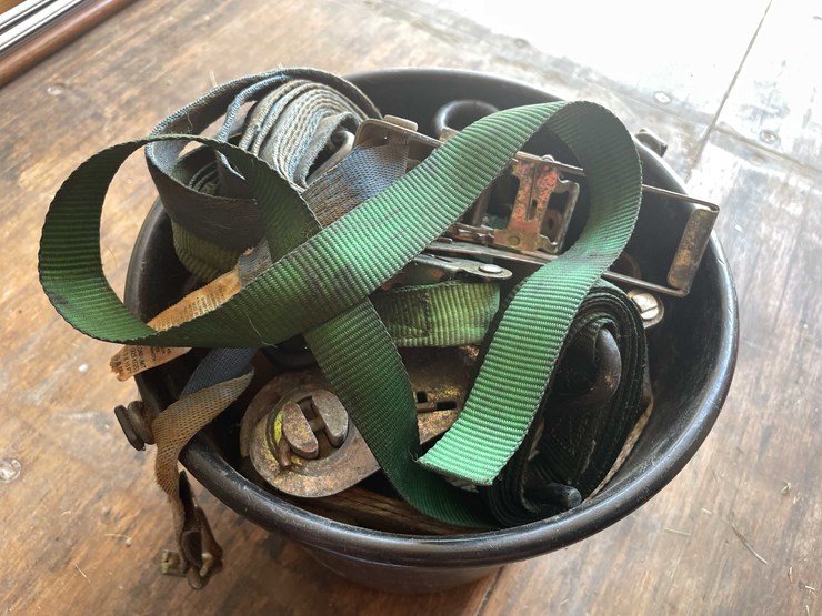 #10797-•-bucket-of-ratchet-straps-image-3