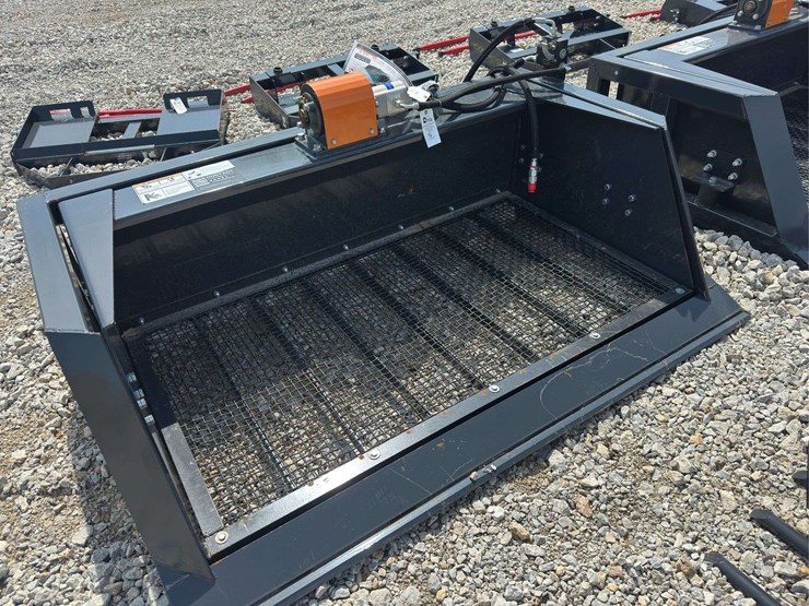 skid-steer-screening-bucket-attachment-image-1