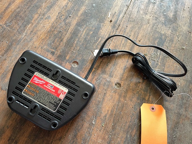 #10762-•-milwaukee-battery-charger-image-4