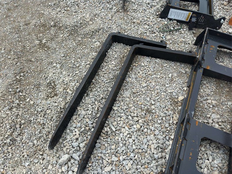 skid-steer-fork-attachment-image-3